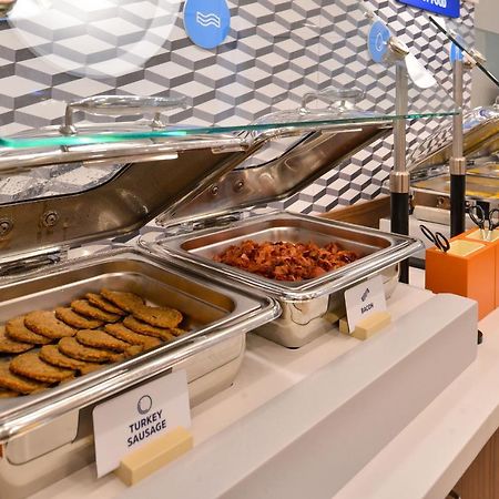 Holiday Inn Express & Suites Malone By Ihg Екстериор снимка