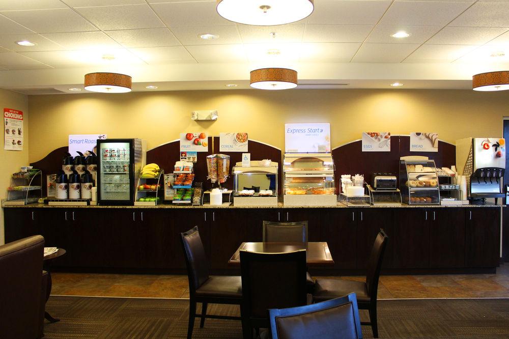 Holiday Inn Express & Suites Malone By Ihg Екстериор снимка