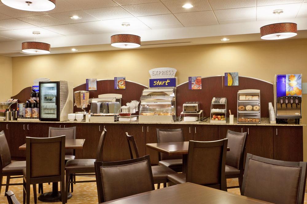 Holiday Inn Express & Suites Malone By Ihg Екстериор снимка