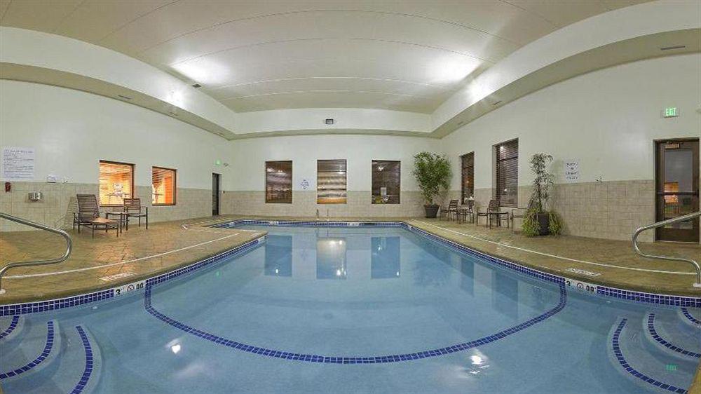 Holiday Inn Express & Suites Malone By Ihg Екстериор снимка