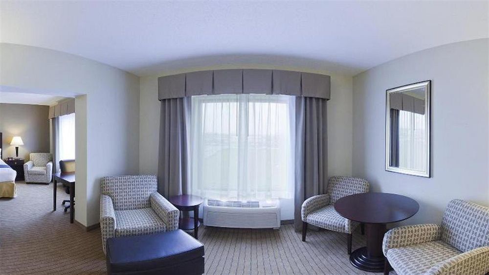 Holiday Inn Express & Suites Malone By Ihg Екстериор снимка