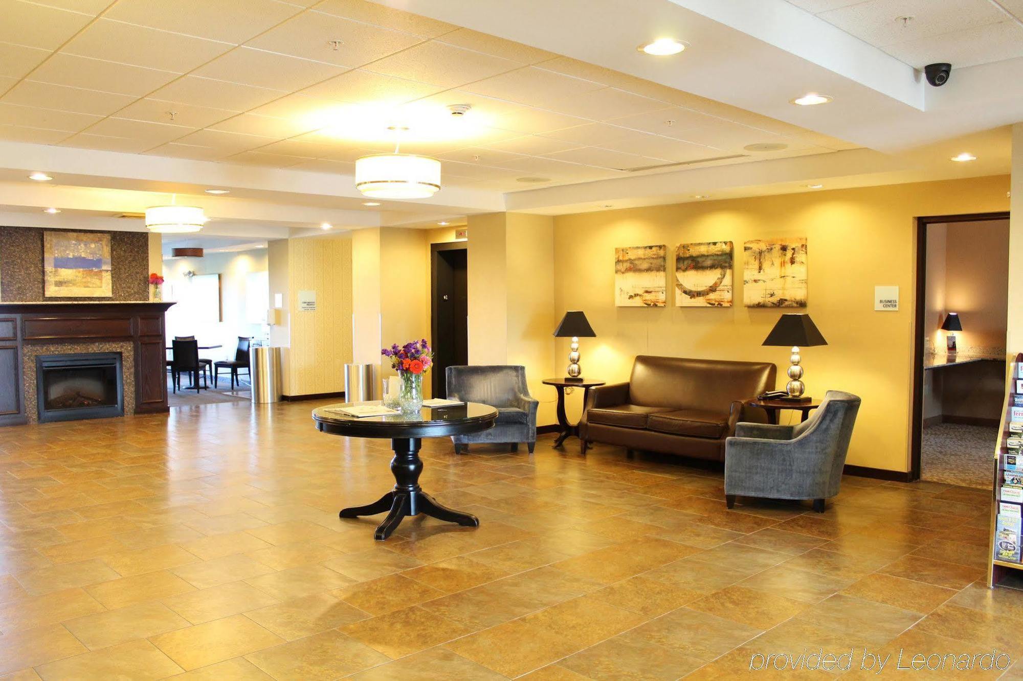 Holiday Inn Express & Suites Malone By Ihg Екстериор снимка