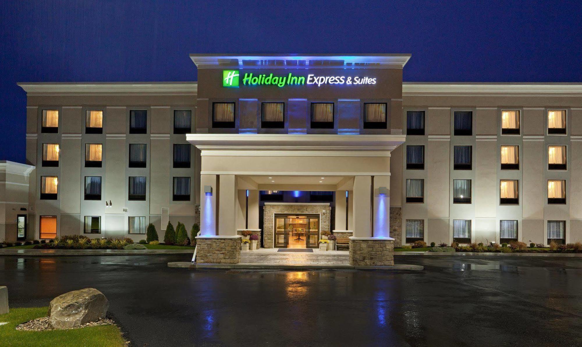 Holiday Inn Express & Suites Malone By Ihg Екстериор снимка