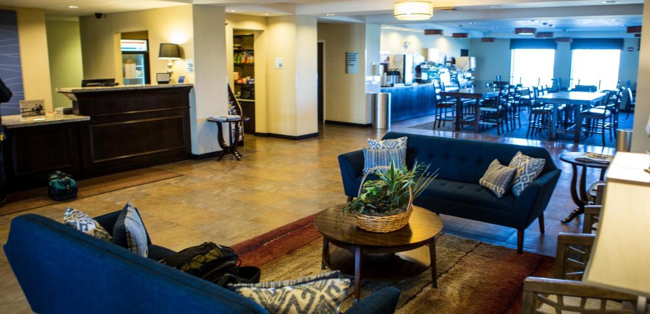 Holiday Inn Express & Suites Malone By Ihg Екстериор снимка