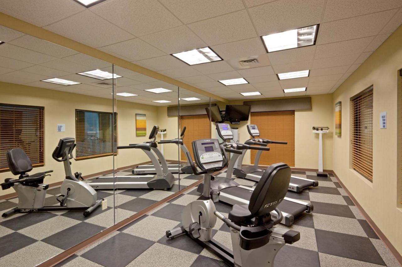 Holiday Inn Express & Suites Malone By Ihg Екстериор снимка