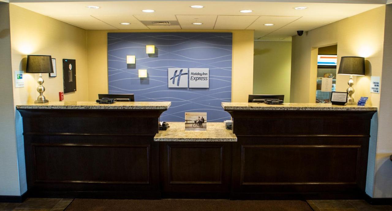 Holiday Inn Express & Suites Malone By Ihg Екстериор снимка